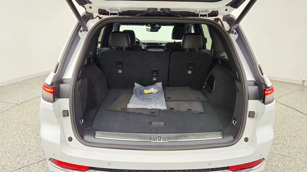 Used 2023 Bright White Clearcoat Jeep Overland 4x4 image 19