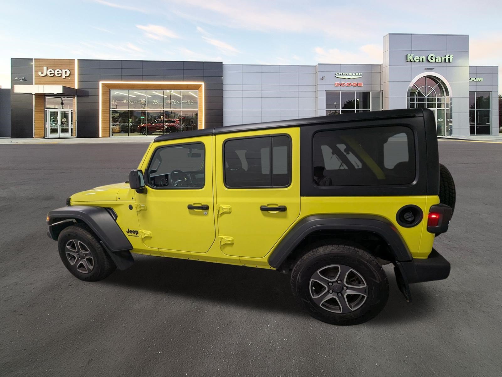 Used 2023 High Velocity Clearcoat Jeep Sport S image 8