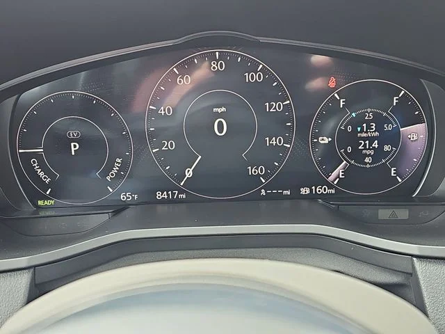 Used 2025 White Mazda Premium Plus image 12