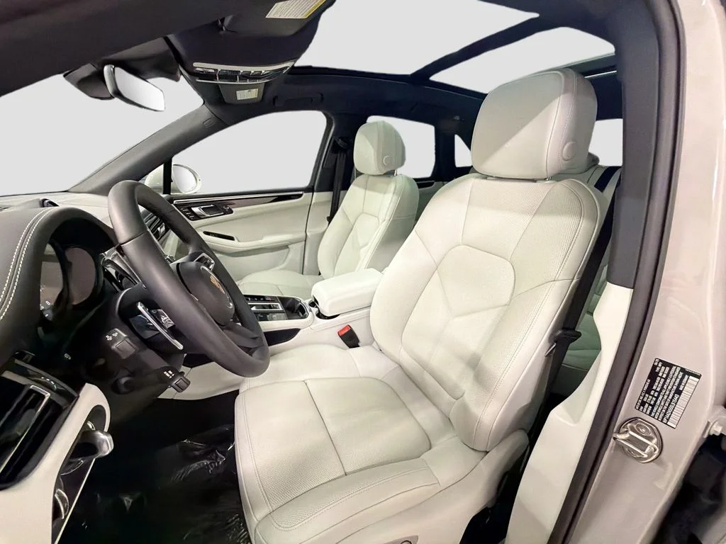 Certified Used 2025  Porsche  image 5