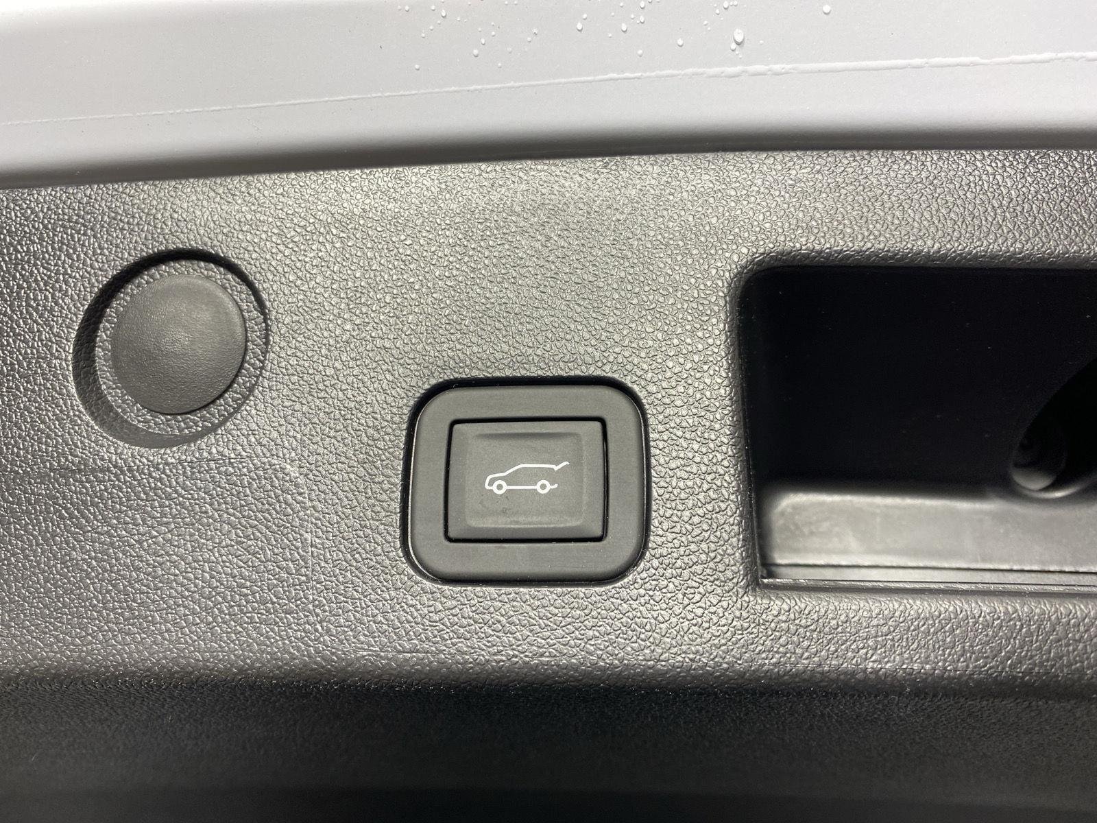 Used 2026 Polar White Chevrolet RS image 25