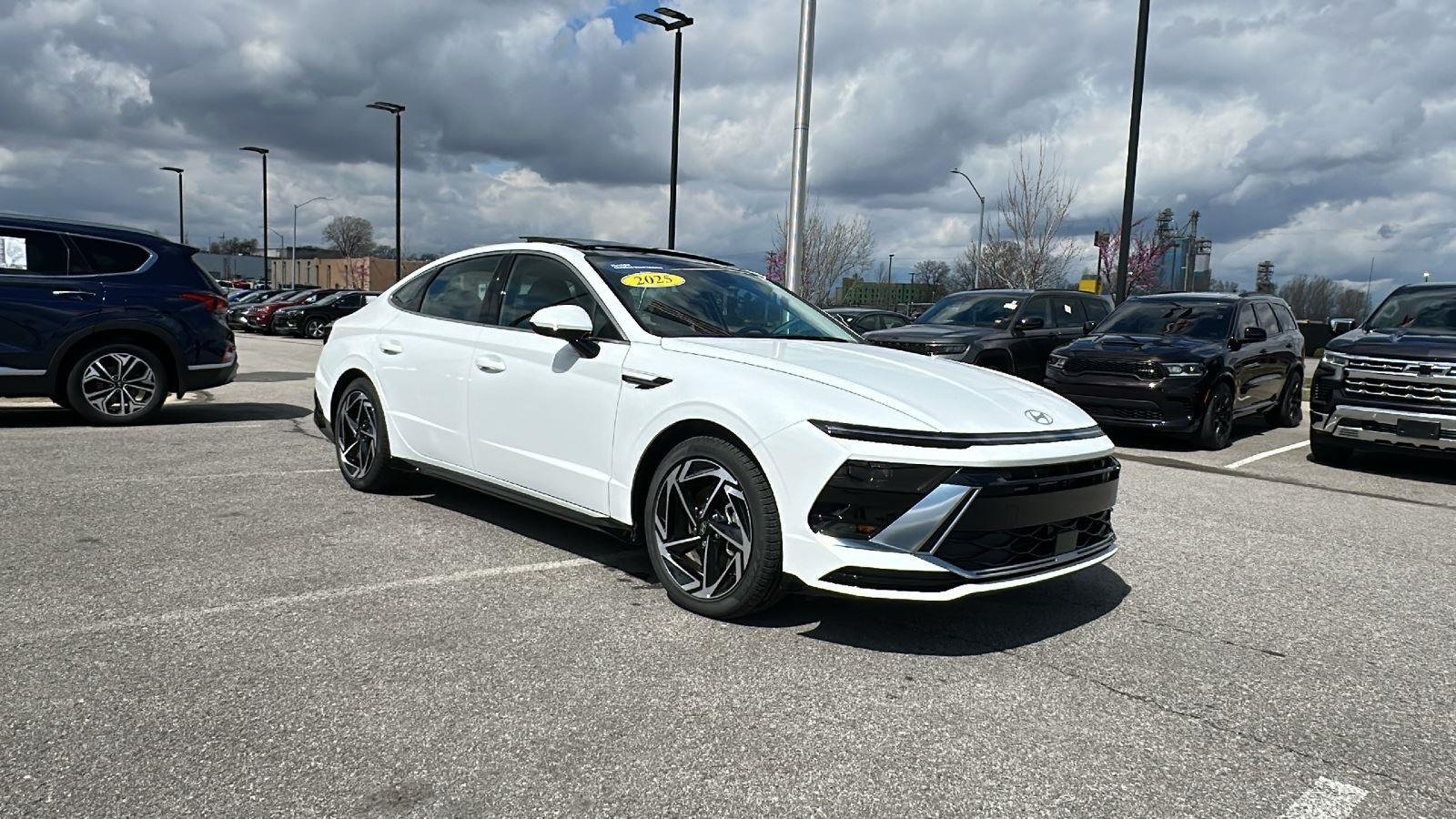 New 2025 Serenity White Hyundai SEL Convenience image 5