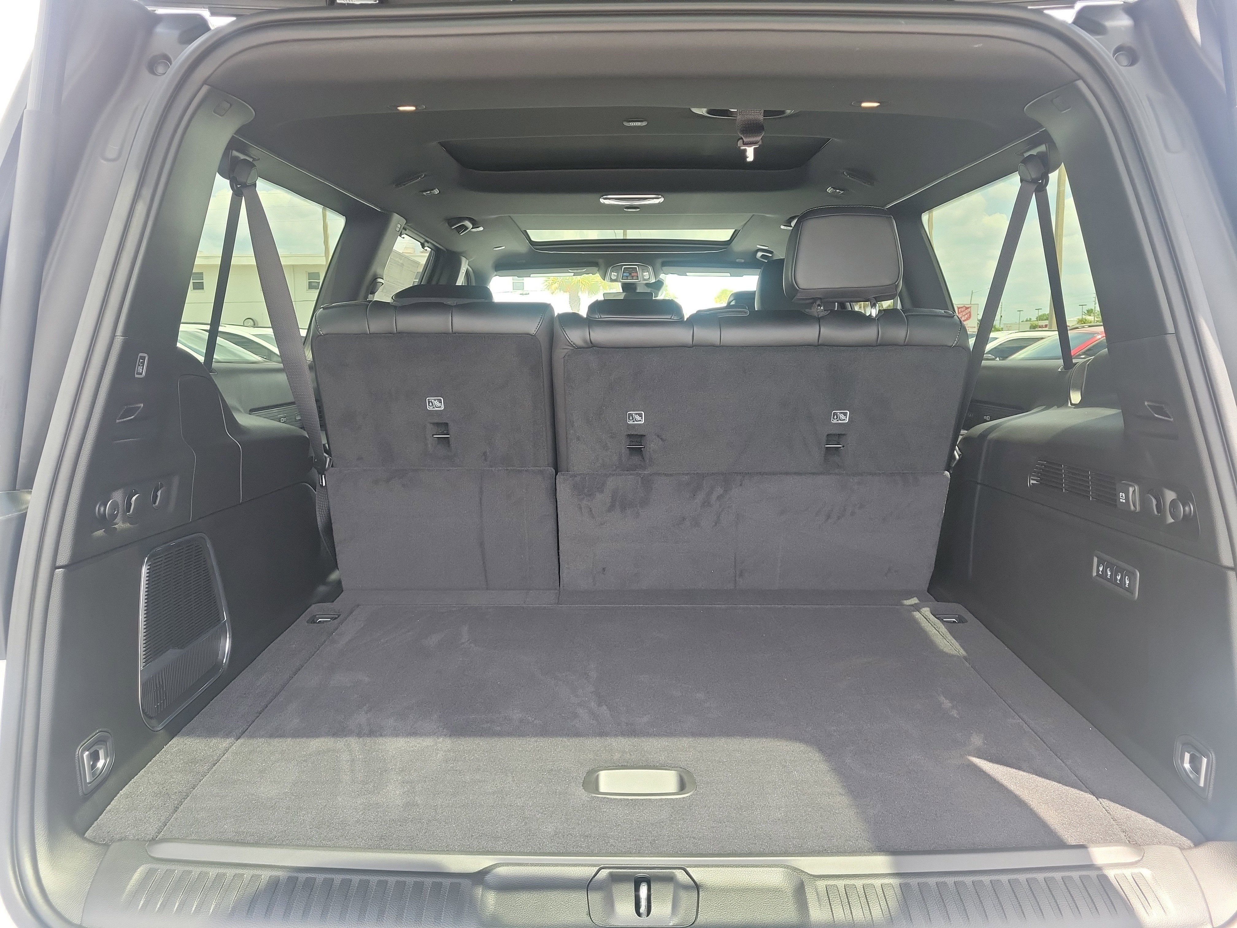 New 2026 Bright White Clear-Coat Exterior Paint Jeep Limited Reserve image 8