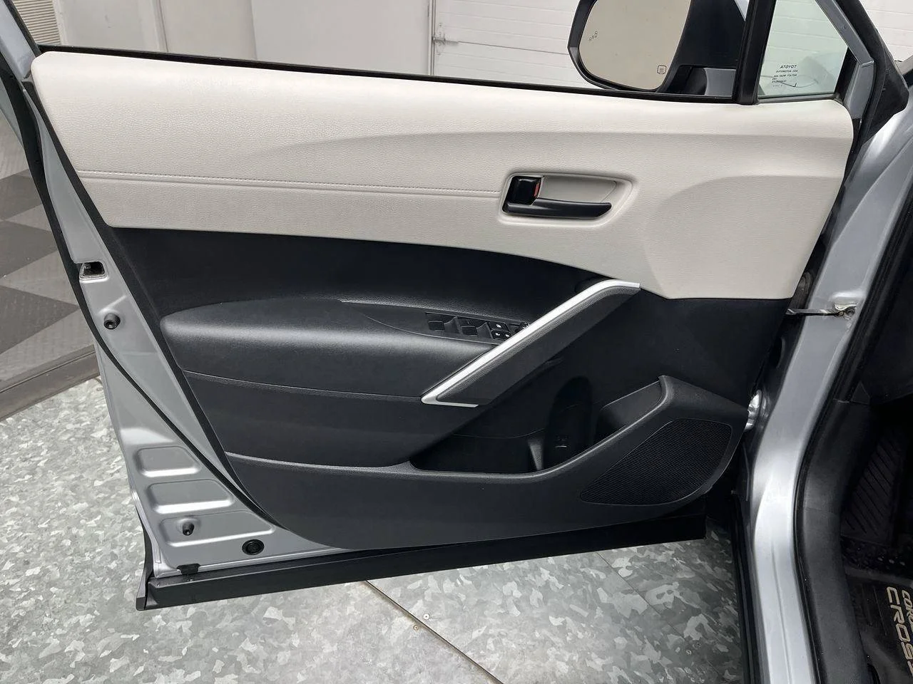 2022 Toyota Corolla Cross LE - Photo 6