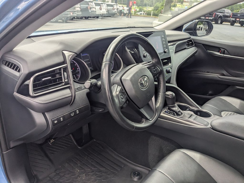 Used 2023  Toyota SE image 13