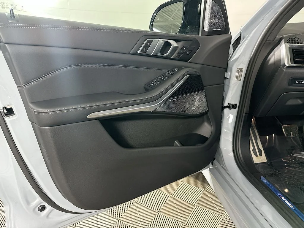 2026 BMW X5 M60i - Photo 22