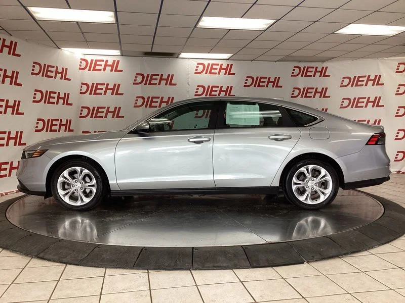 Used 2024  Honda LX image 4