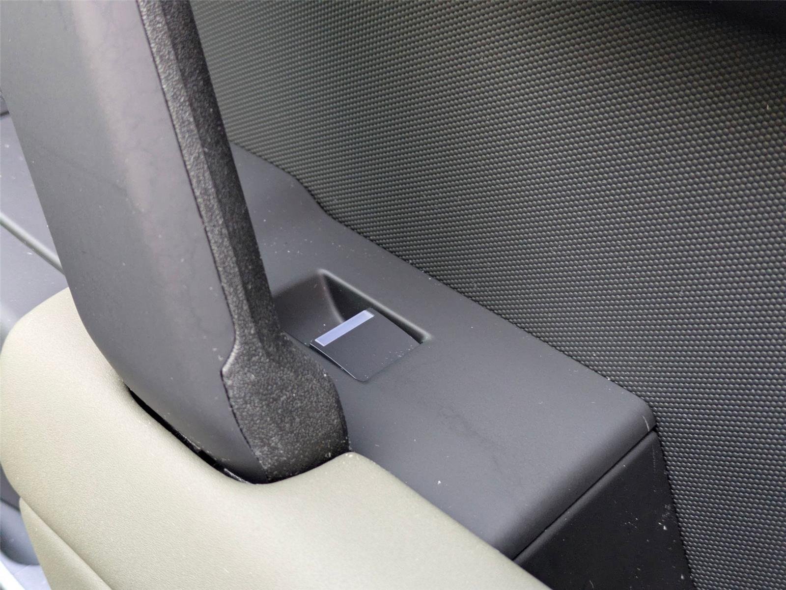 Used 2026 Gondwana Stone Metallic Land Rover X-Dynamic SE image 33