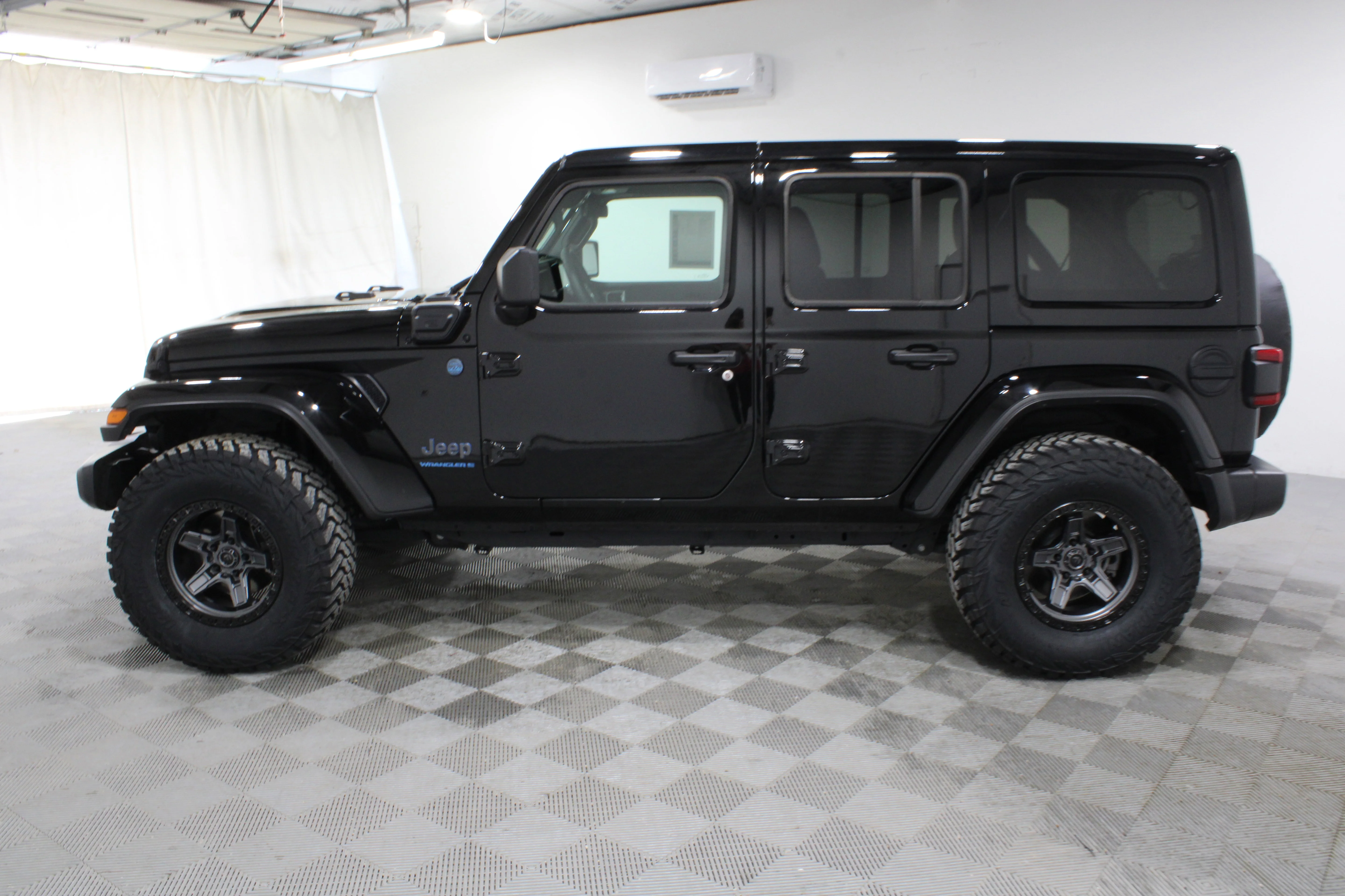 2025 Jeep Wrangler 4xe Sahara 4XE - Photo 32