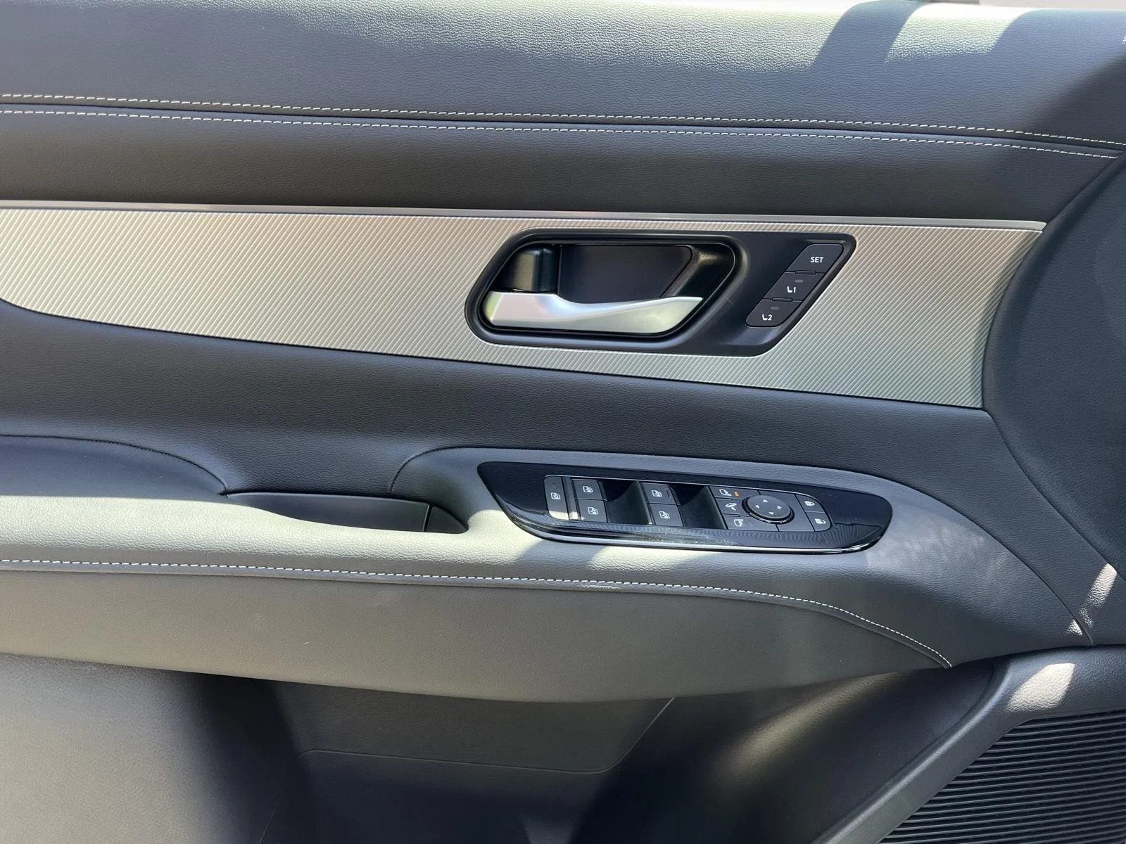 New 2026 Everest White Pearl TriCoat Nissan Platinum image 23