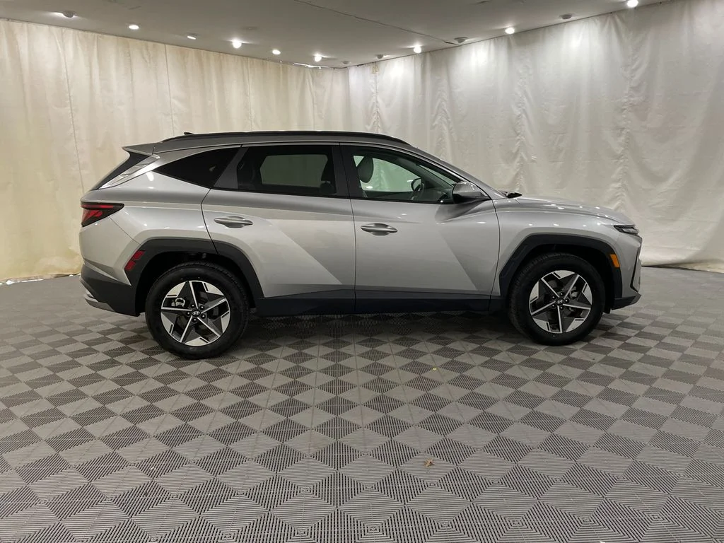 Used 2025 Shimmering Silver Hyundai SEL image 5