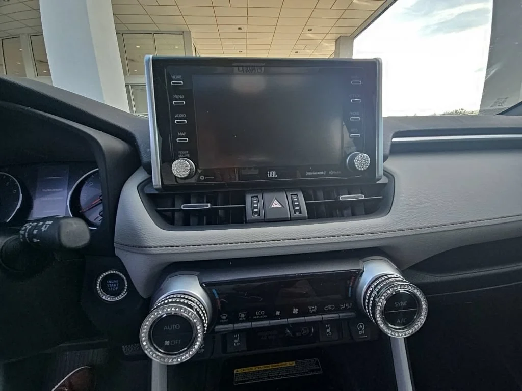 Used 2021 Magnetic Gray Met Toyota XLE Premium image 4