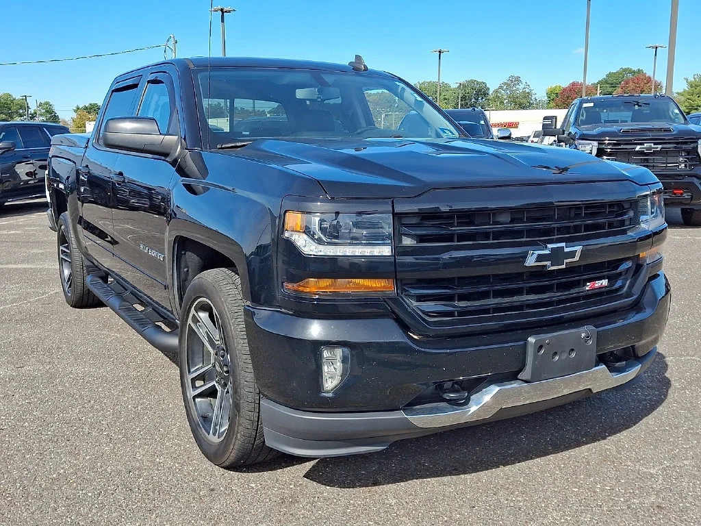 Used 2018 BLACK Chevrolet LT image 2