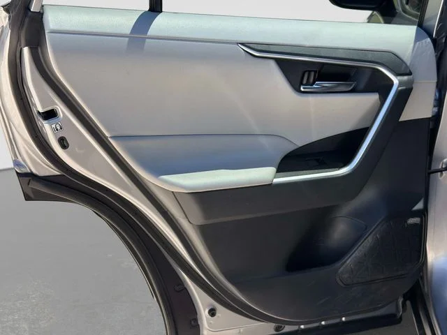 Used 2020 Silver Toyota XLE image 12