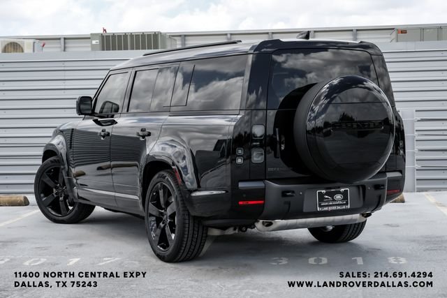 New 2026 Santorini Black Land Rover X-Dynamic SE image 8