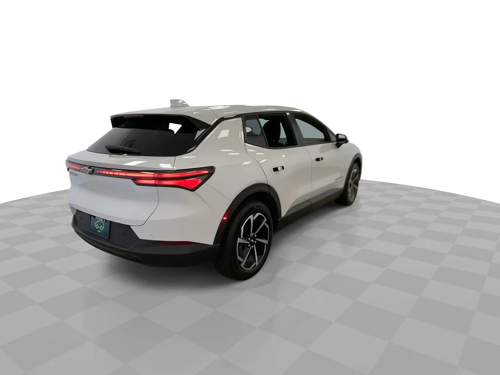 Used 2025 Summit White Chevrolet LT image 9