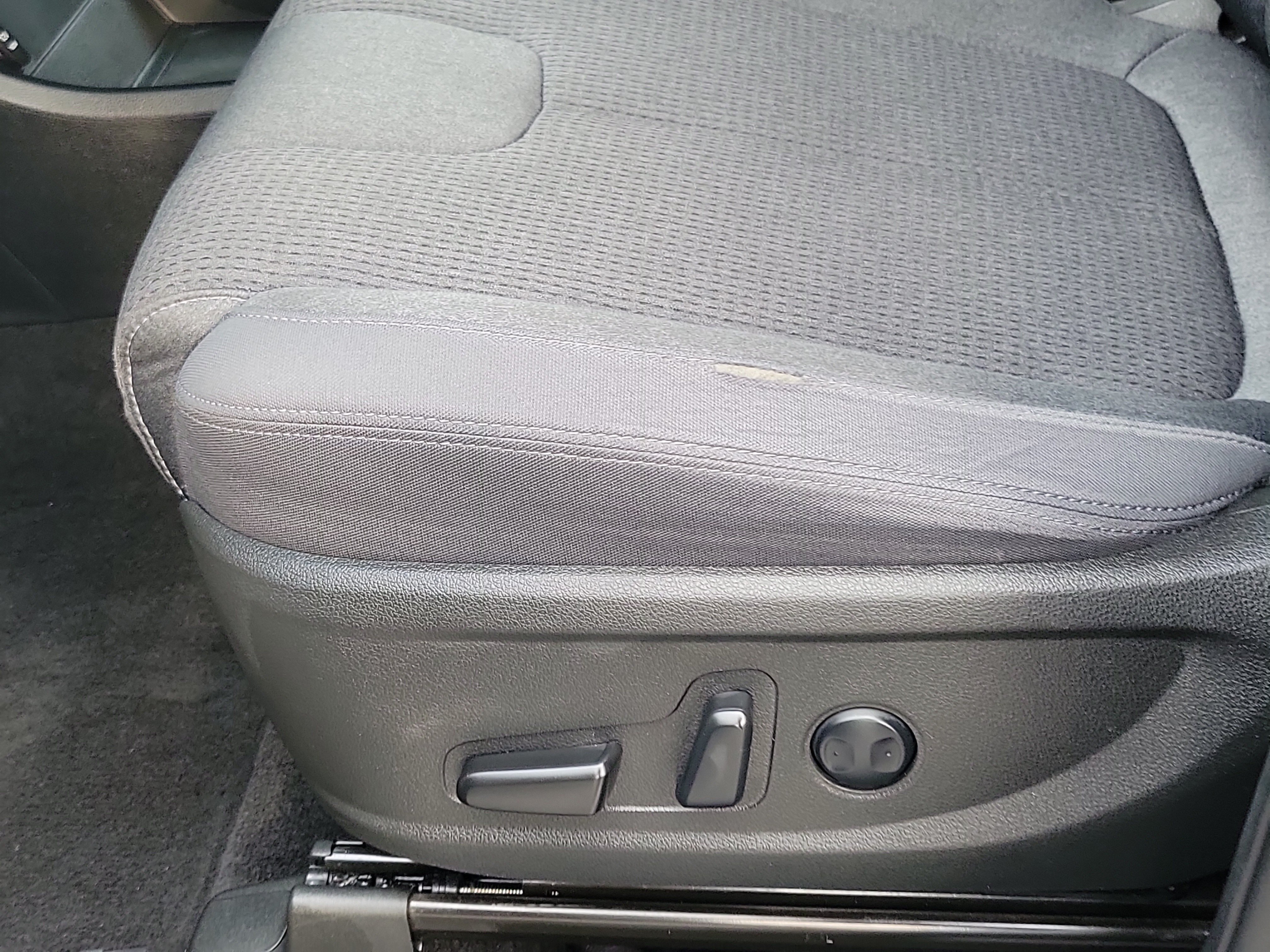Certified Used 2023 Shimmering Silver Hyundai SEL image 19