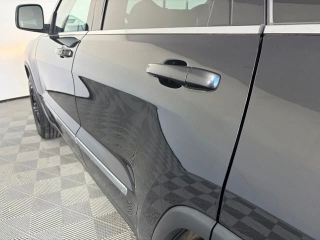 Used 2013 Black Jeep Laredo image 10
