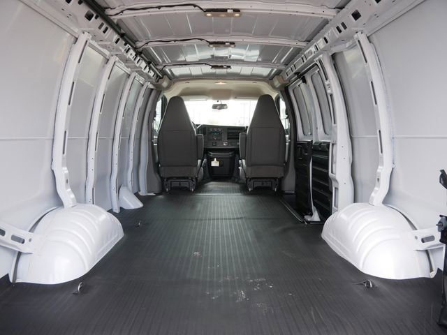 2025 Chevrolet Express Cargo Work Van - Photo 6