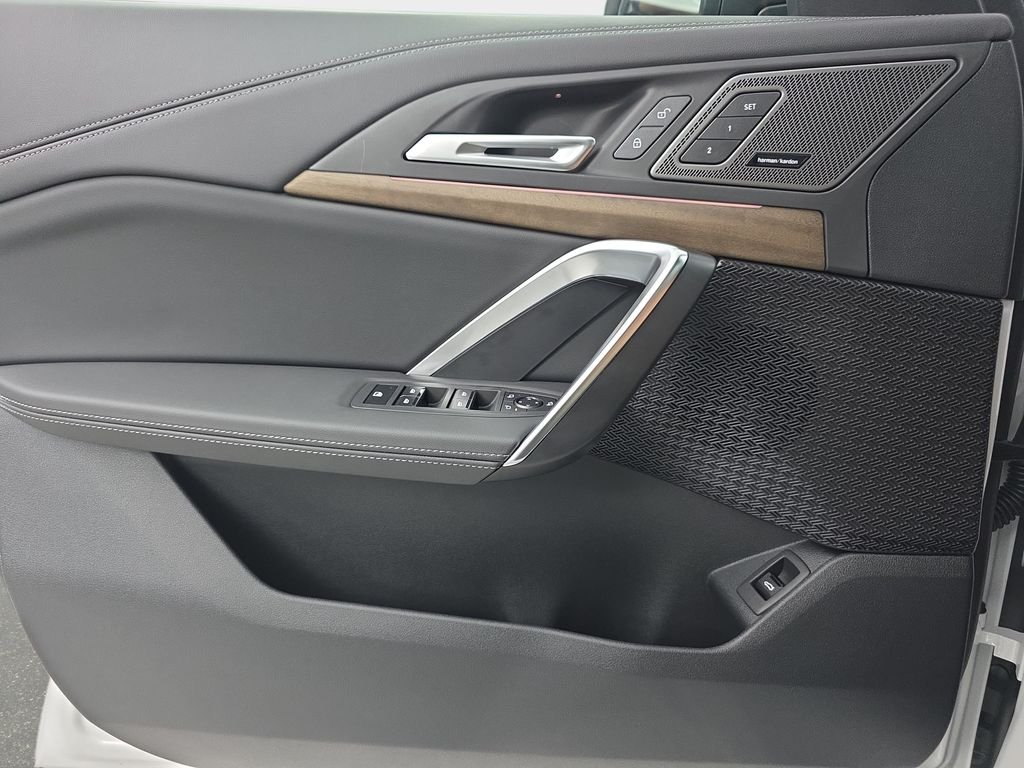 New 2026 Mineral White Metallic BMW xDrive28i image 26