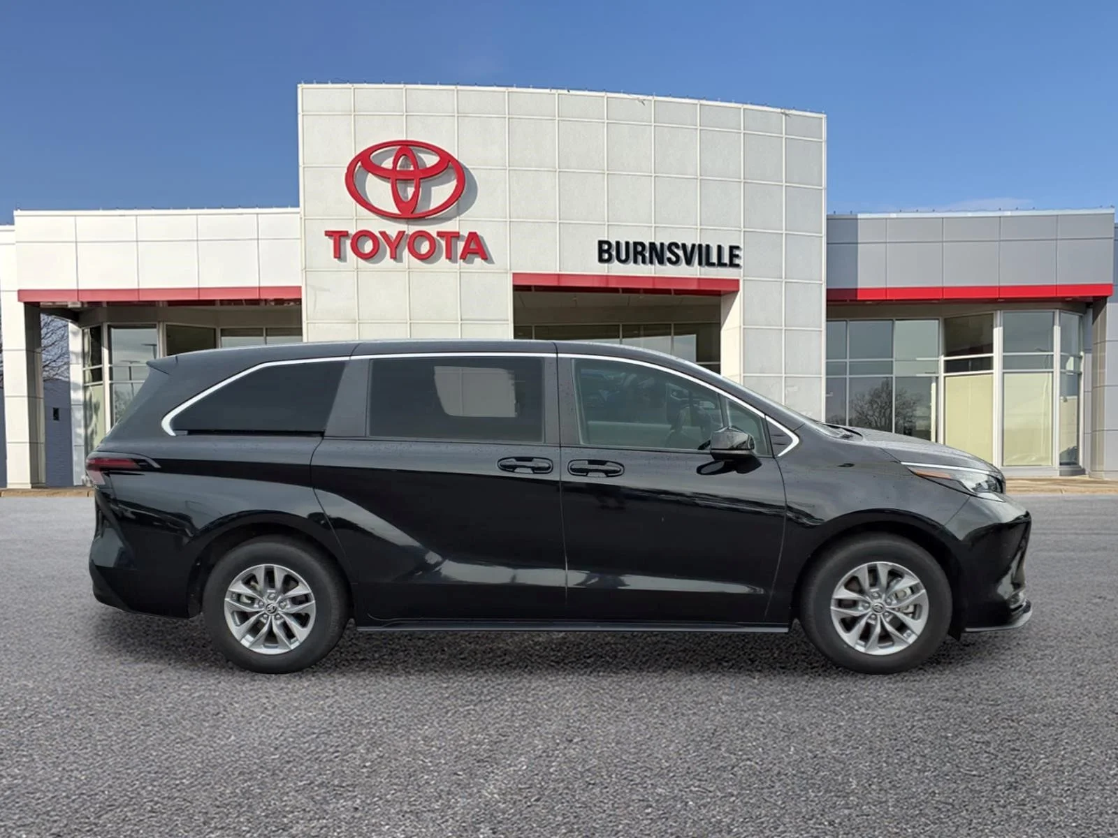 Certified 2024 Toyota Sienna LE with VIN 5TDKSKFC6RS140192 for sale in Burnsville, Minnesota