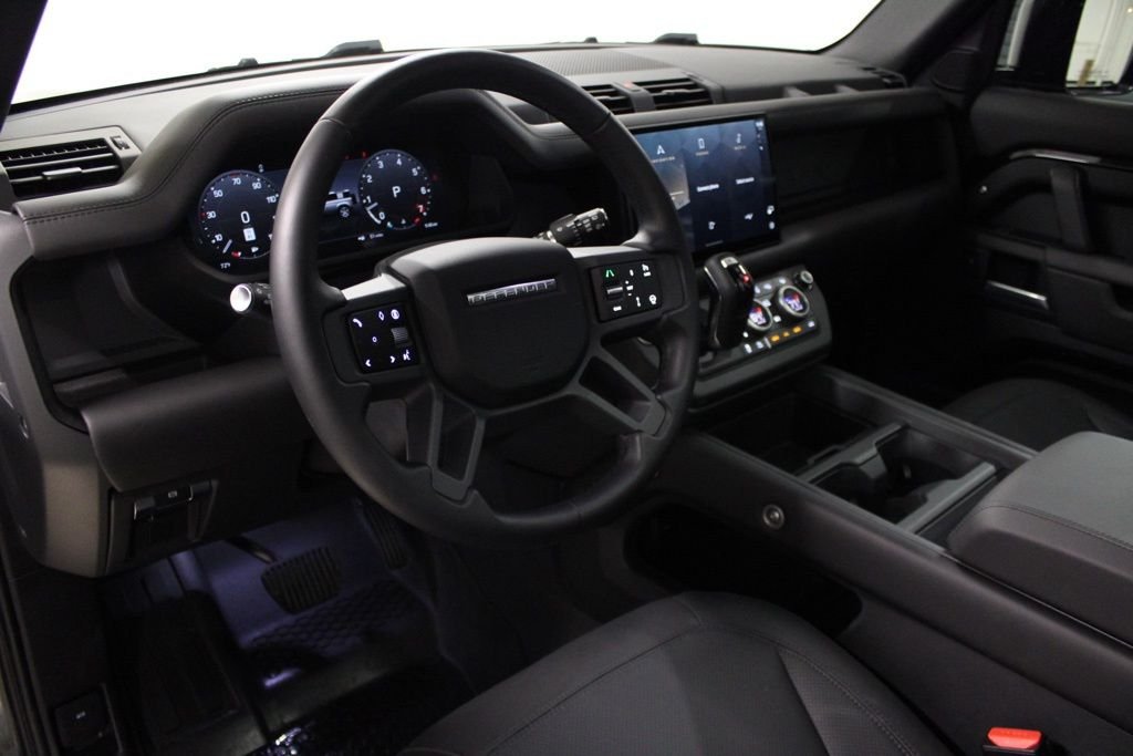 Used 2025 Black Land Rover S image 4