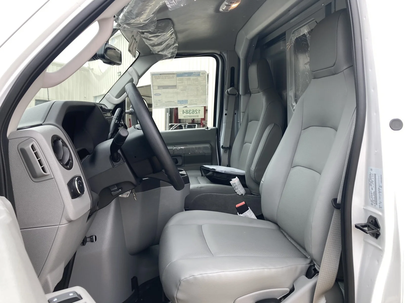 New 2027 Oxford White Ford E-350 SRW image 12
