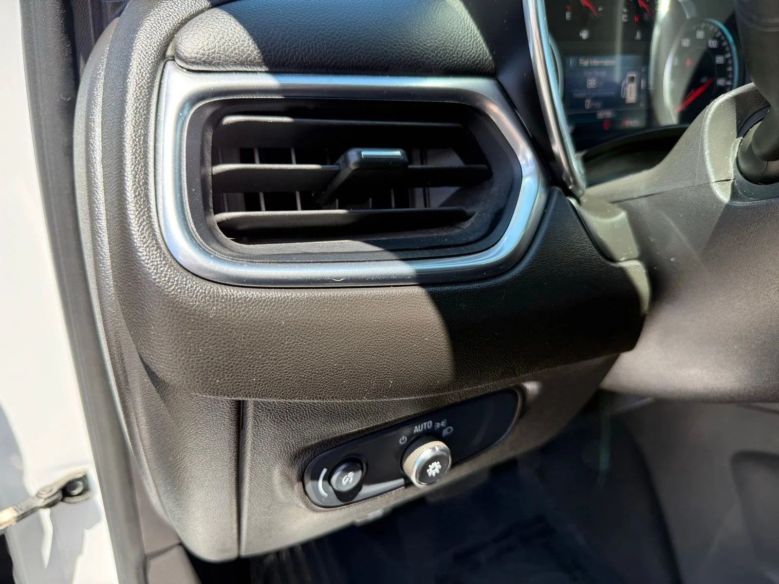 2024 Chevrolet Equinox LT - Photo 13