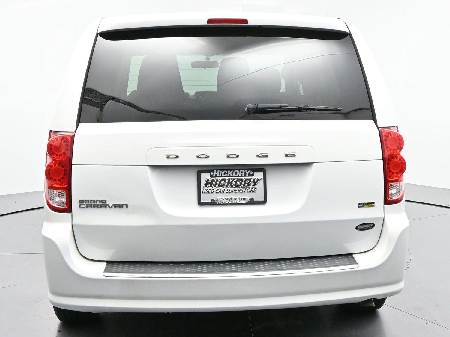 Used 2017 White Knuckle Clearcoat Dodge SE image 6