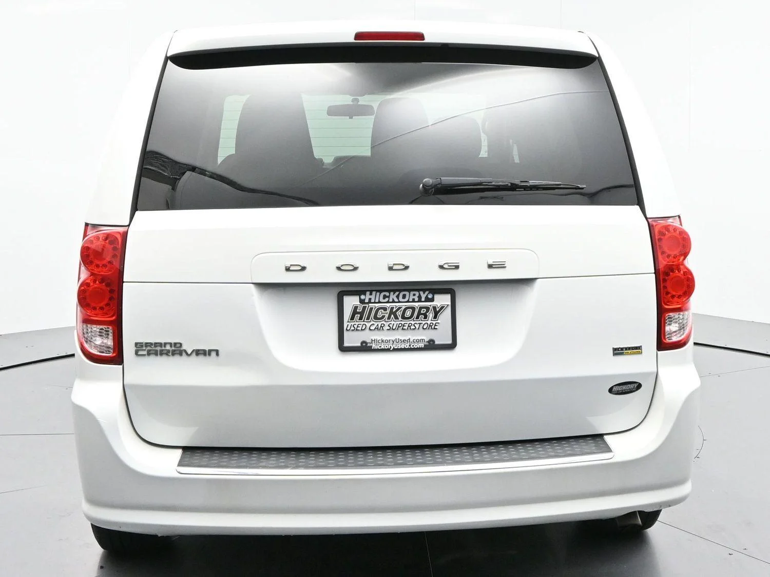 Used 2017 White Knuckle Clearcoat Dodge SE image 6