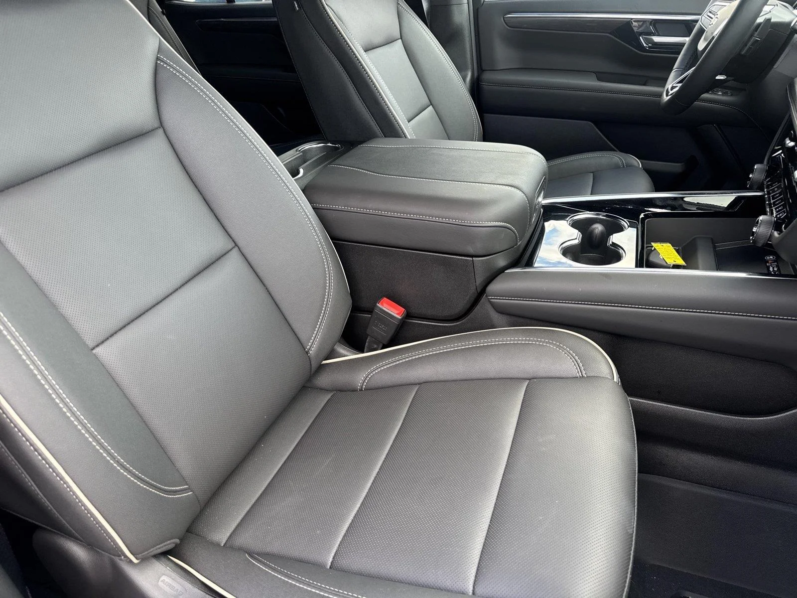Used 2026 Polar White Tricoat Chevrolet Premier image 37