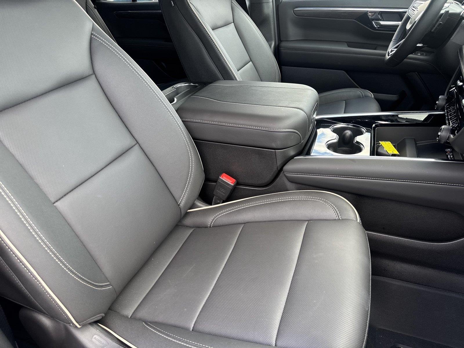 Used 2026 Polar White Tricoat Chevrolet Premier image 37