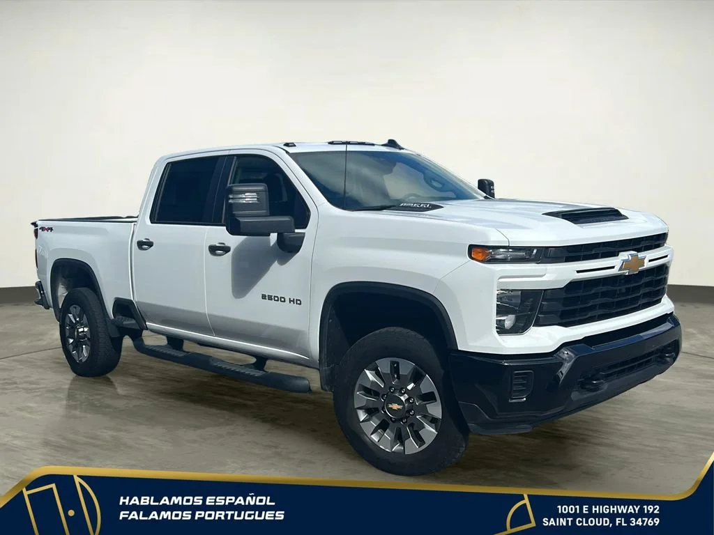Used 2025 Summit White Chevrolet Custom image 8