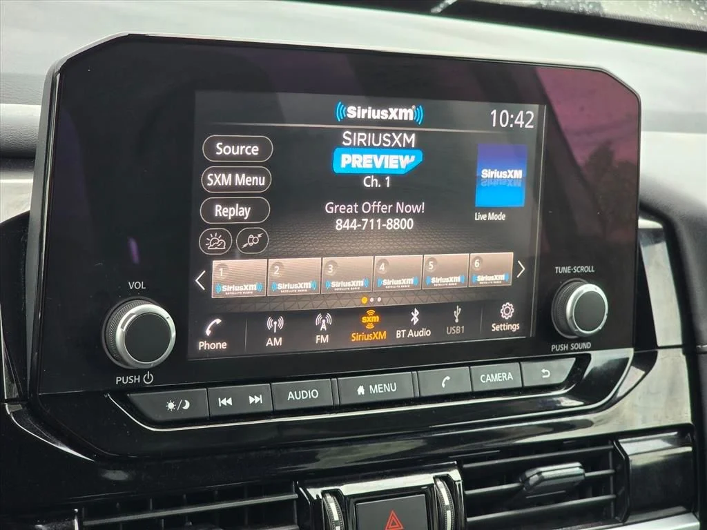 Used 2024 Gray Nissan SV image 4