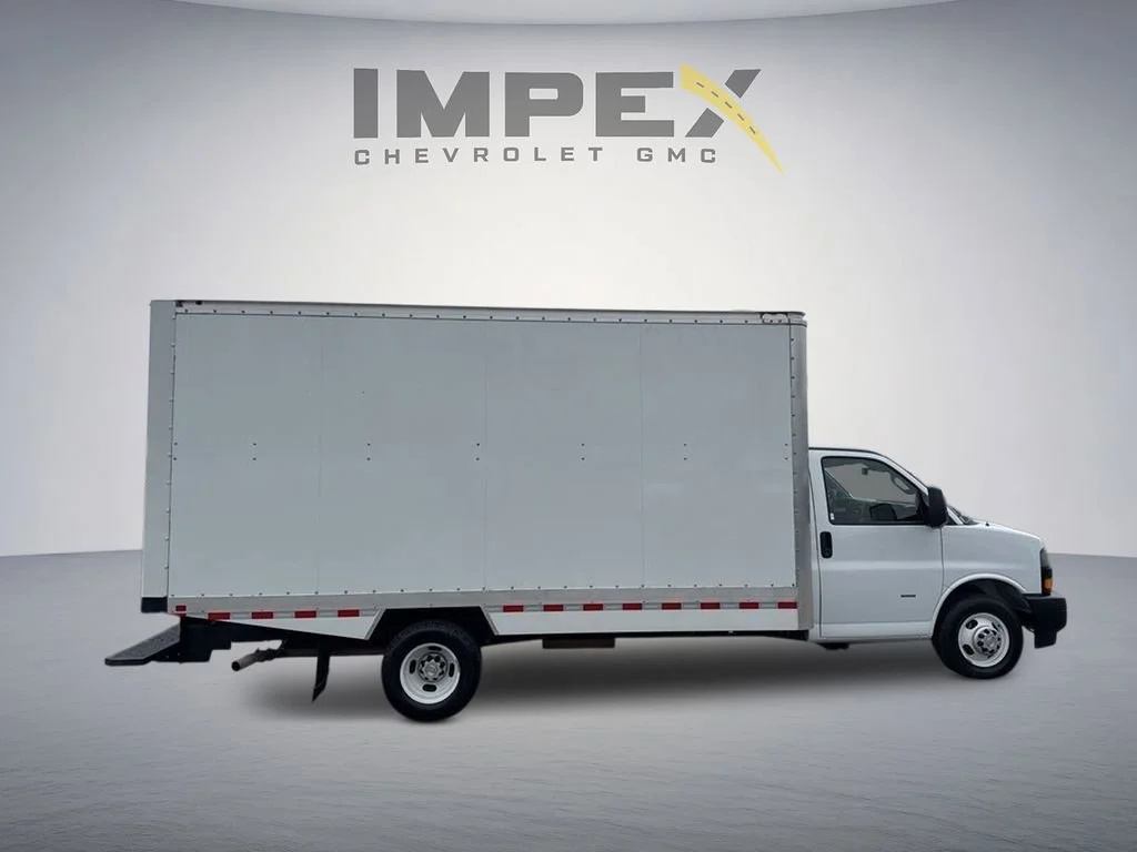 Used 2024 Summit White Chevrolet 1WT image 6