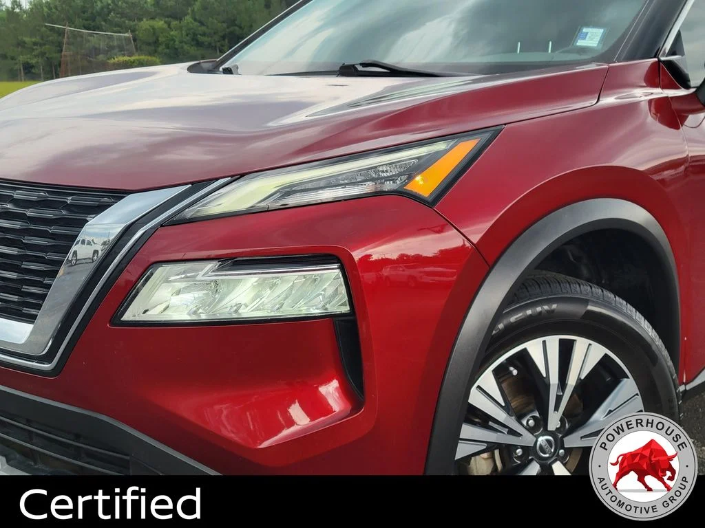 Used 2021 Red Nissan SV image 10