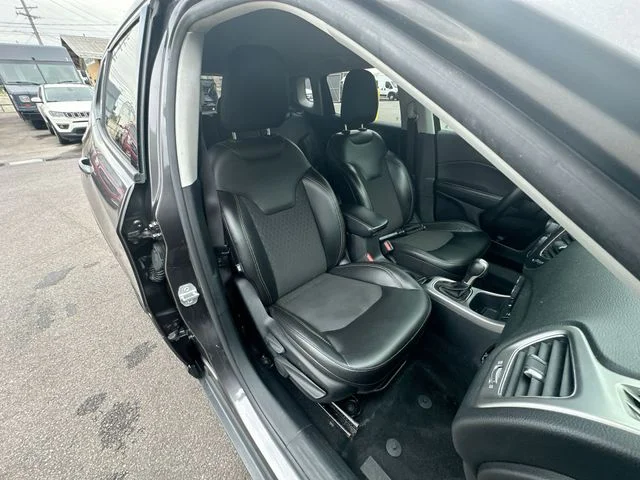 Used 2018 Gray Jeep Latitude image 26