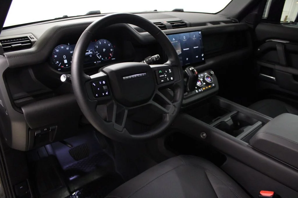 Certified Used 2025 Santorini Black Metallic Land Rover S image 4