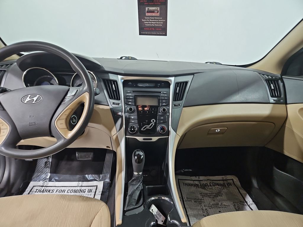 Used 2012 White Hyundai GLS image 18