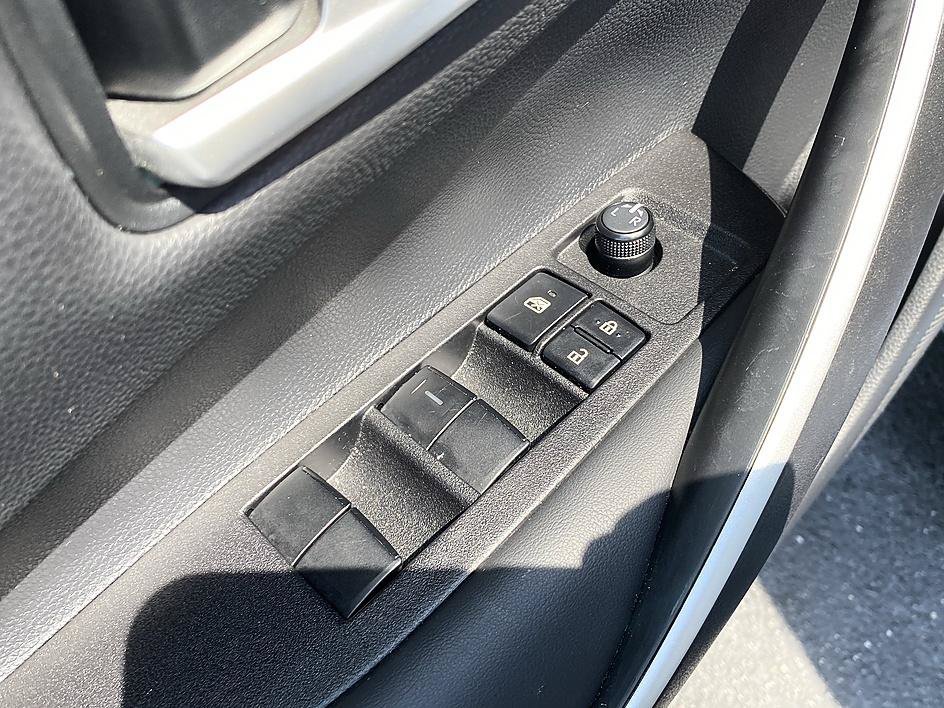 Used 2025 Ice Toyota SE image 10