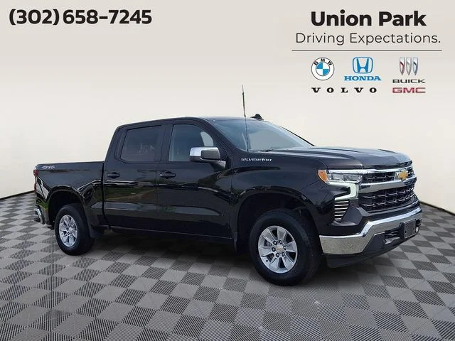 Used 2025 Black Chevrolet LT image 3