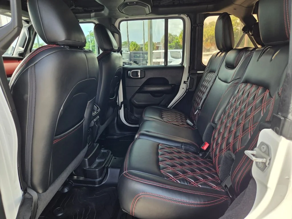 Used 2018 White Jeep Unlimited Rubicon image 17