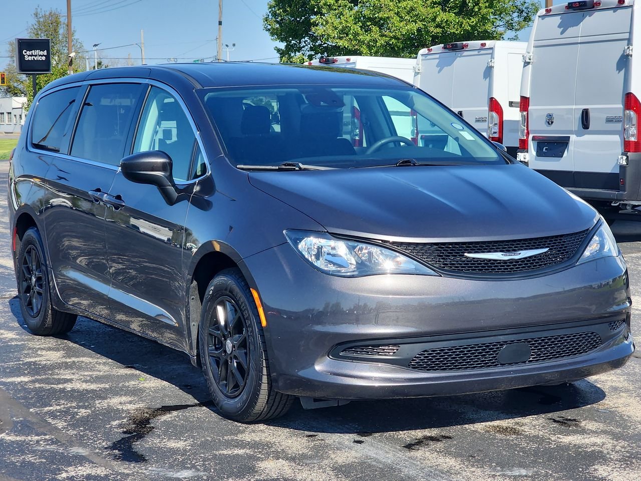 2023 Chrysler Voyager LX's photo