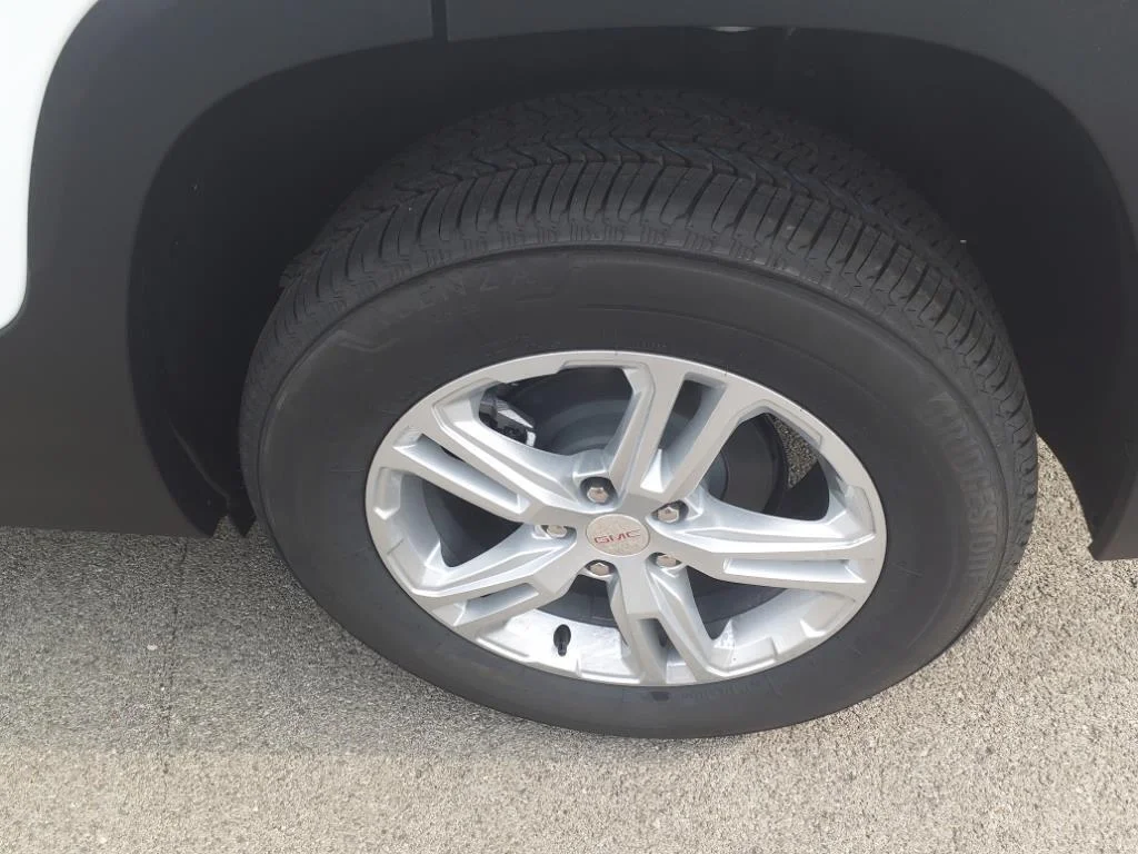 Used 2023 Summit White GMC SLE image 7
