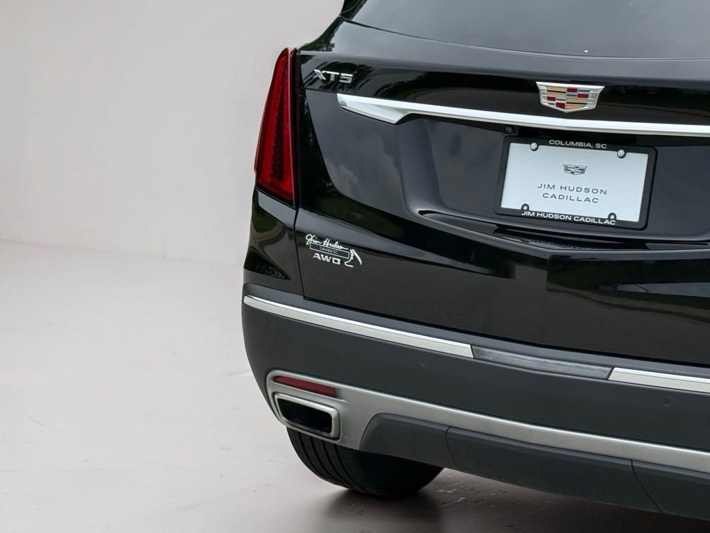 Used 2025 Stellar Black Metallic Cadillac Premium Luxury image 15