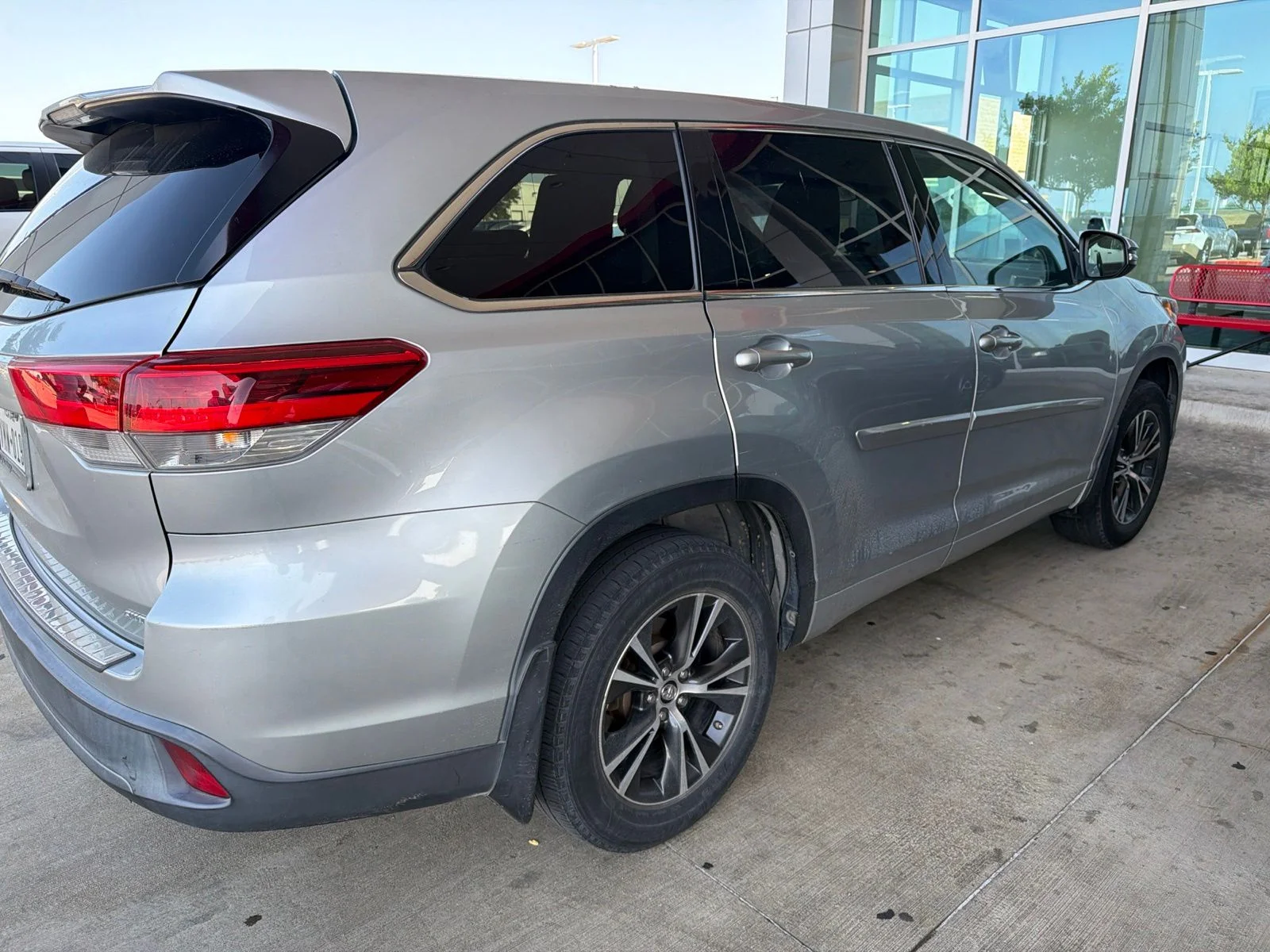 Used 2018 Silver Toyota LE image 15