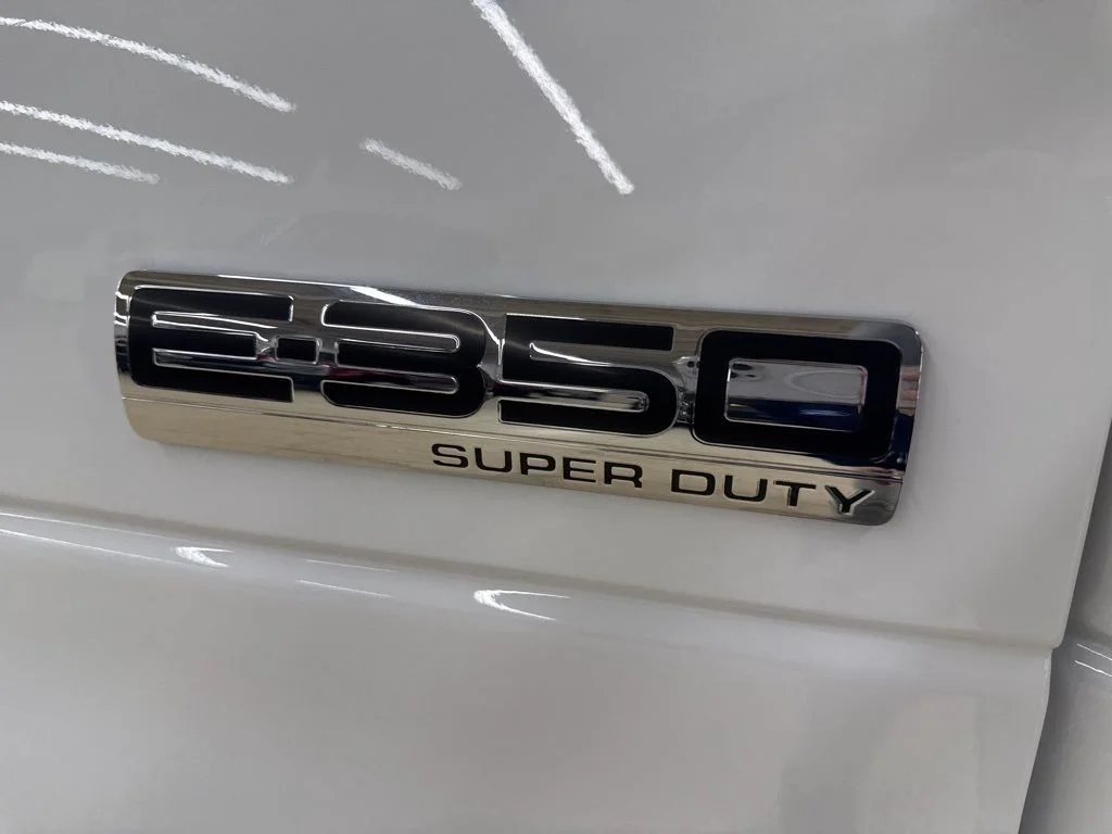 New 2025 Oxford White Ford E-350 SRW image 20
