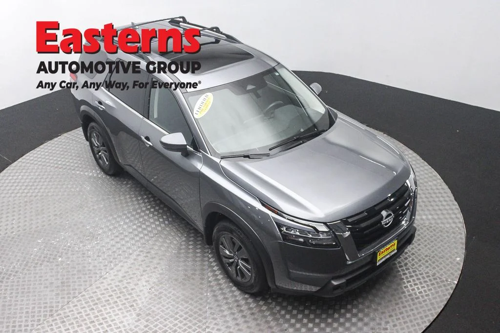 Used 2023 Gray Nissan SV image 3