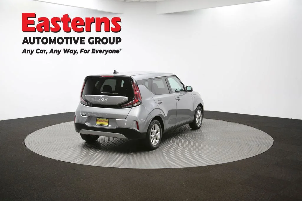 Used 2023  Kia LX image 38