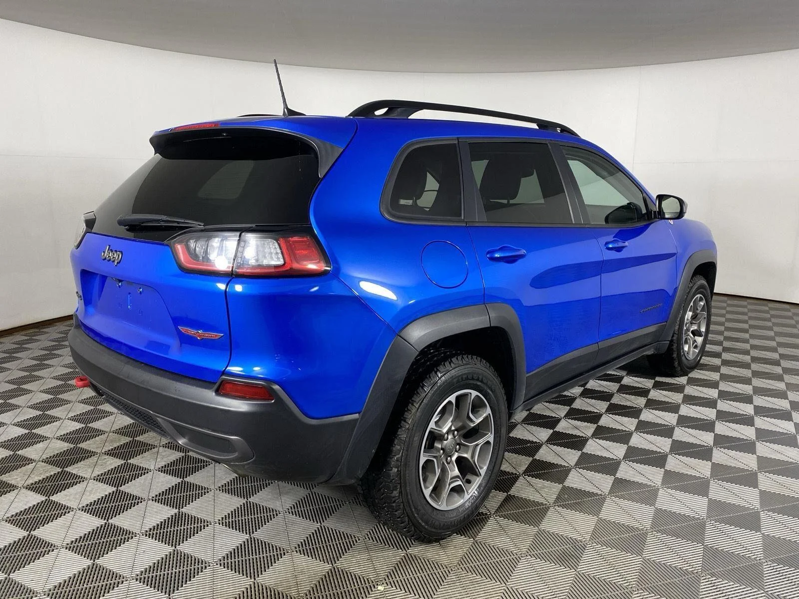 Used 2022 Hydro Blue Pearlcoat Jeep Trailhawk image 8